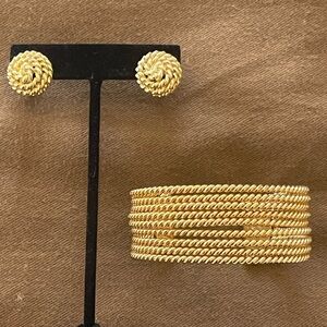 Avon Vintage marked Gold-Tone Bracelet Set🥳🥳❌❌
